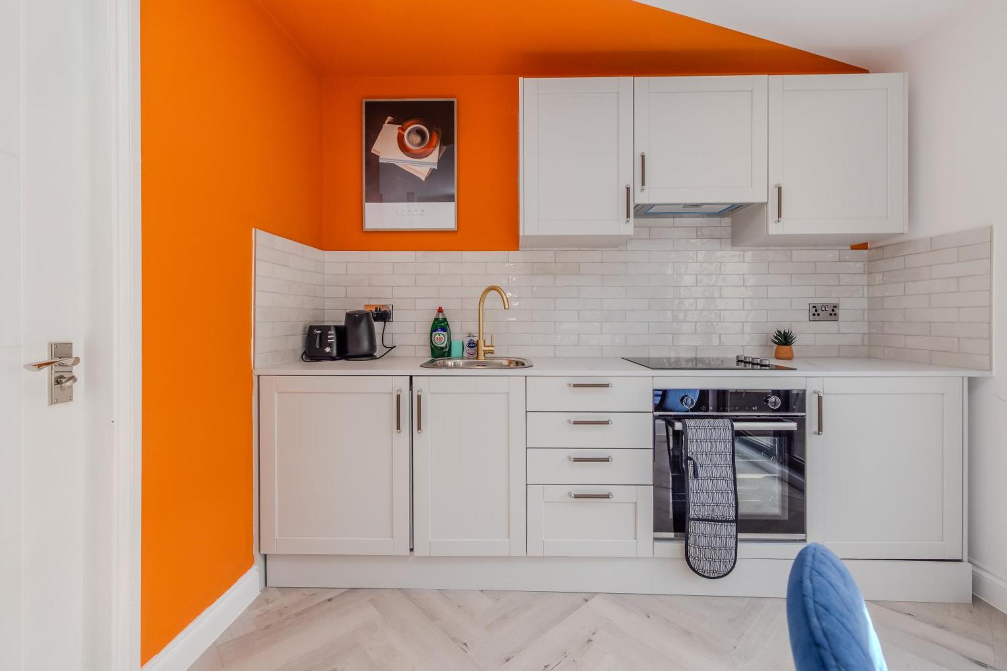 1-Bedroom With Balcony L Steps From Brighton Beach Exterior foto