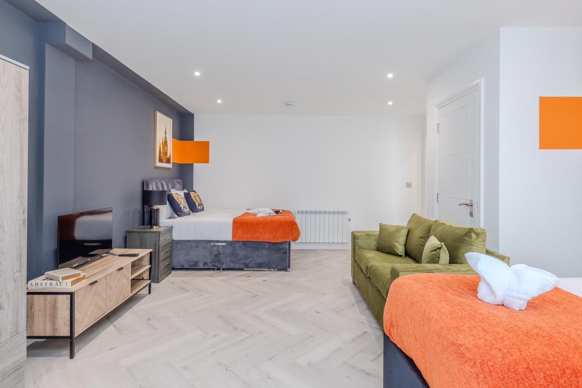 1-Bedroom With Balcony L Steps From Brighton Beach Exterior foto